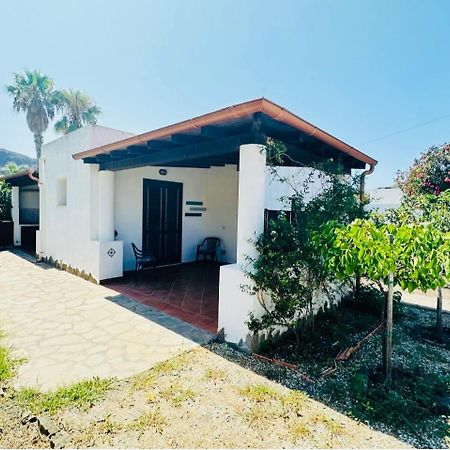 Villa By The Vulcano - 70Mq Plus Large Garden And Patio Exterior foto