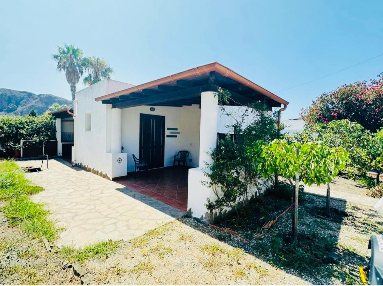 Villa By The Vulcano - 70Mq Plus Large Garden And Patio Exterior foto